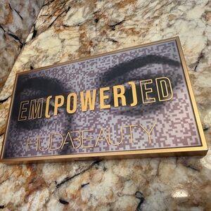 HUDA BEAUTY Empowered Palette